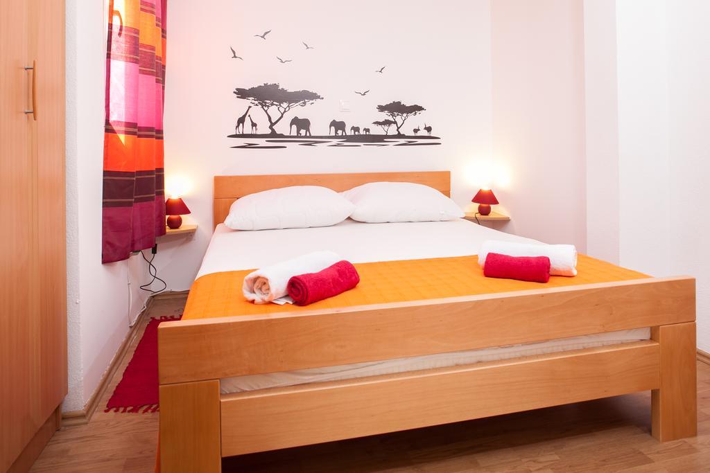 Apartments Fiona - Away From City Crowds Makarska Phòng bức ảnh