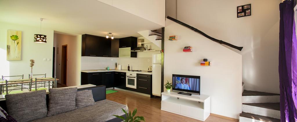 Apartments Fiona - Away From City Crowds Makarska Phòng bức ảnh
