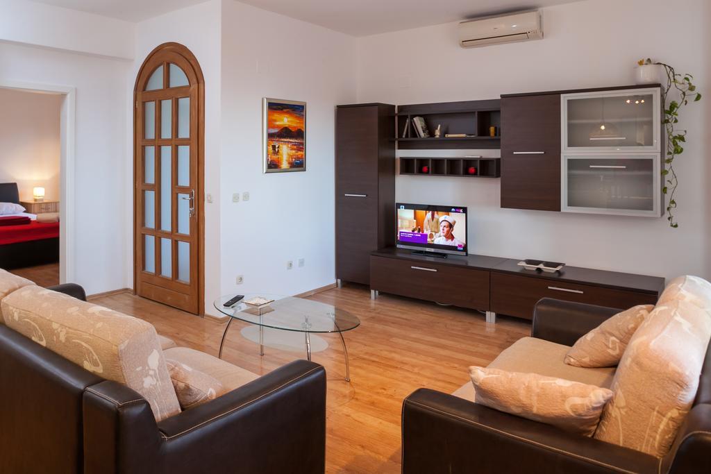 Apartments Fiona - Away From City Crowds Makarska Phòng bức ảnh