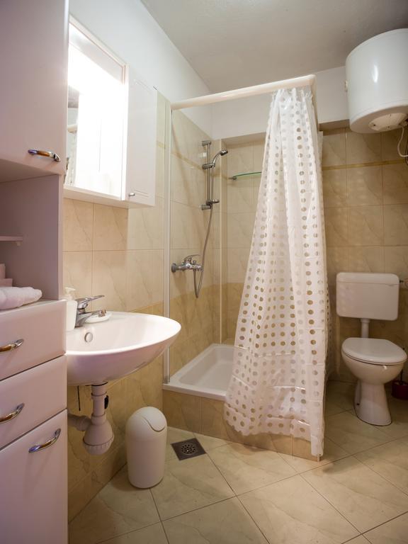 Apartments Fiona - Away From City Crowds Makarska Phòng bức ảnh