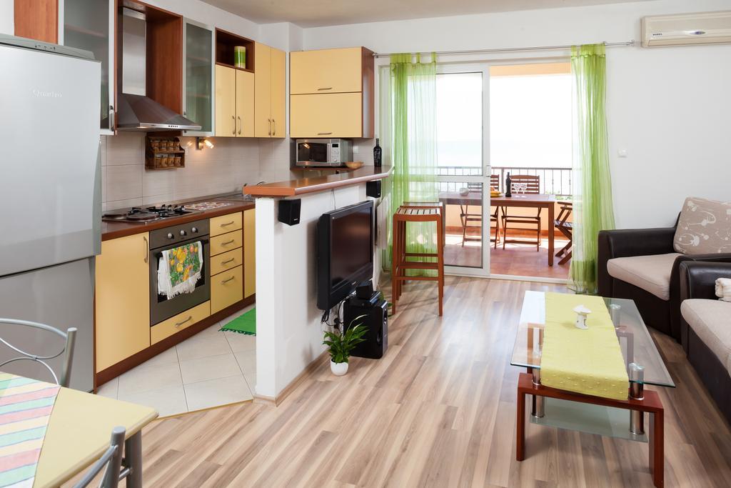 Apartments Fiona - Away From City Crowds Makarska Phòng bức ảnh