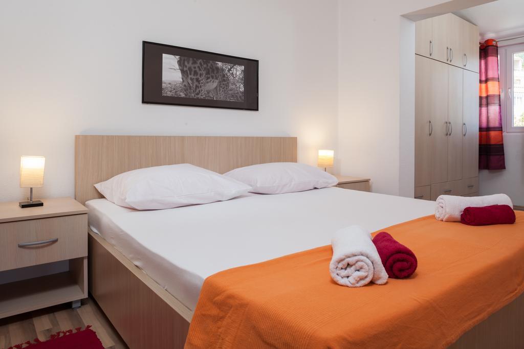 Apartments Fiona - Away From City Crowds Makarska Phòng bức ảnh