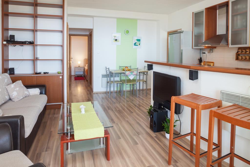 Apartments Fiona - Away From City Crowds Makarska Phòng bức ảnh